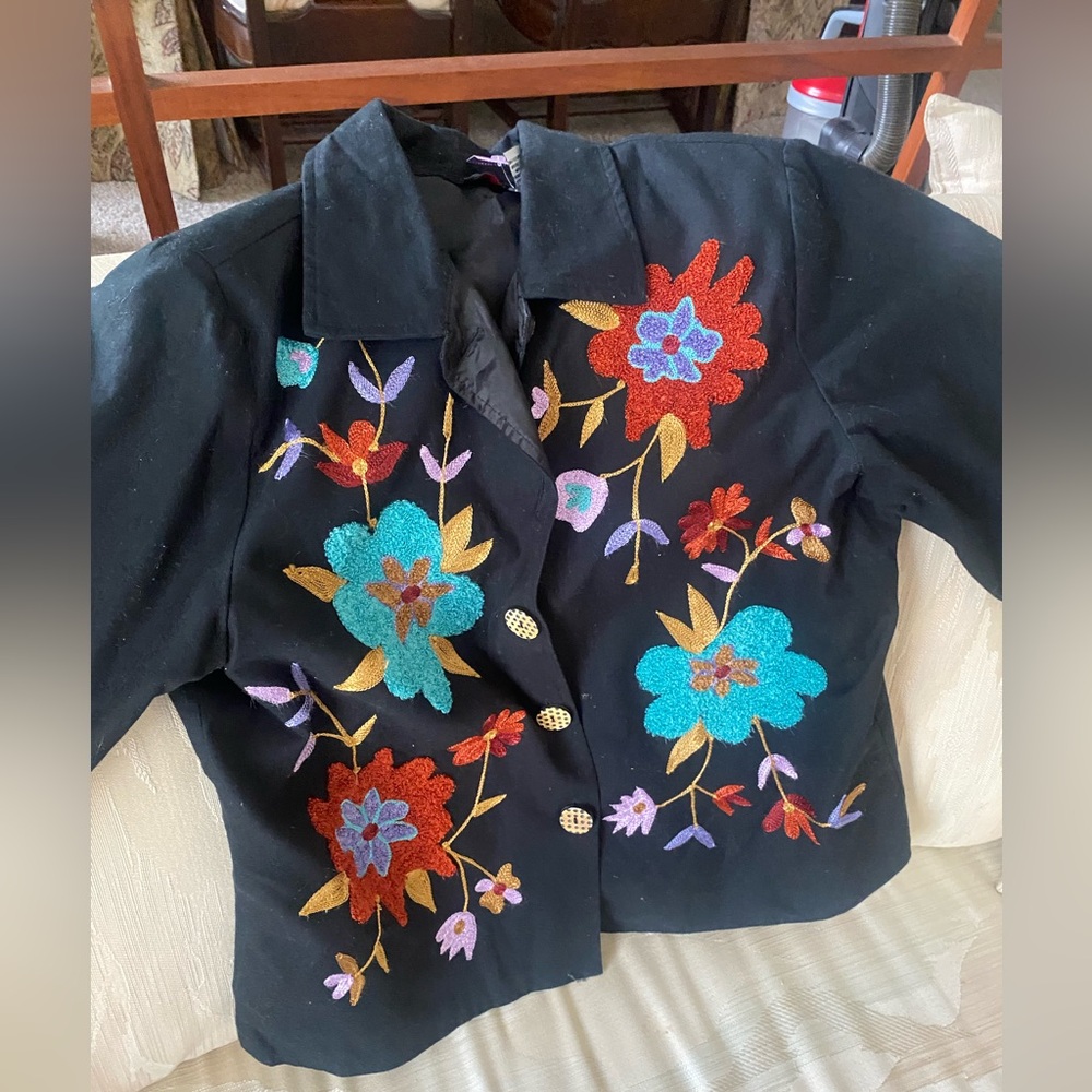 Embroidered Floral Black Cropped Blazer
